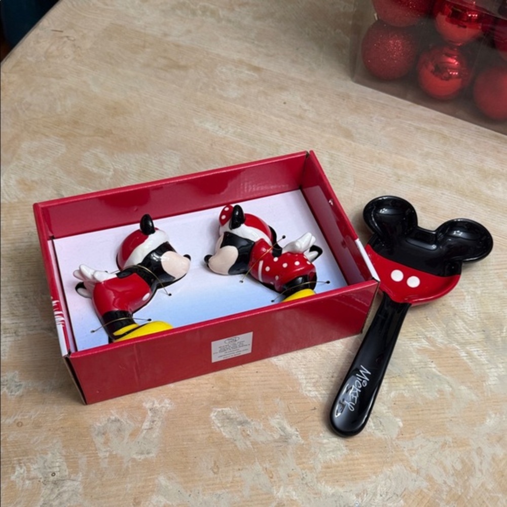 🇺🇸 FLASH SALE ! Disney Mickey and Minnie Red and Black Shaker set +  FREE rest